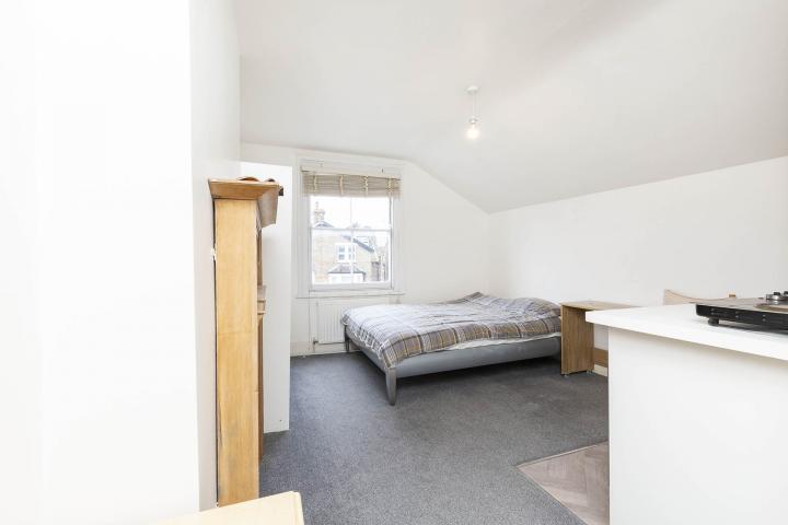 Modern Studio Woodstock Road, Golders Green